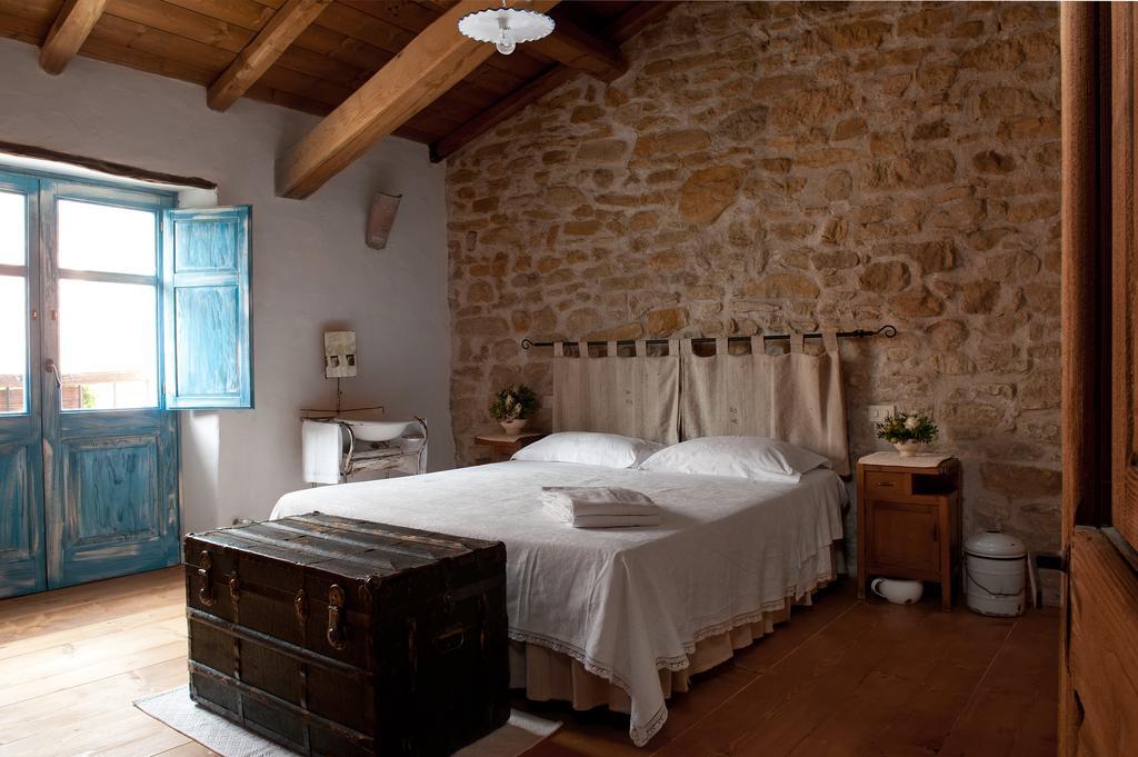 Domu Antiga Bed & Breakfast Gergei Ngoại thất bức ảnh