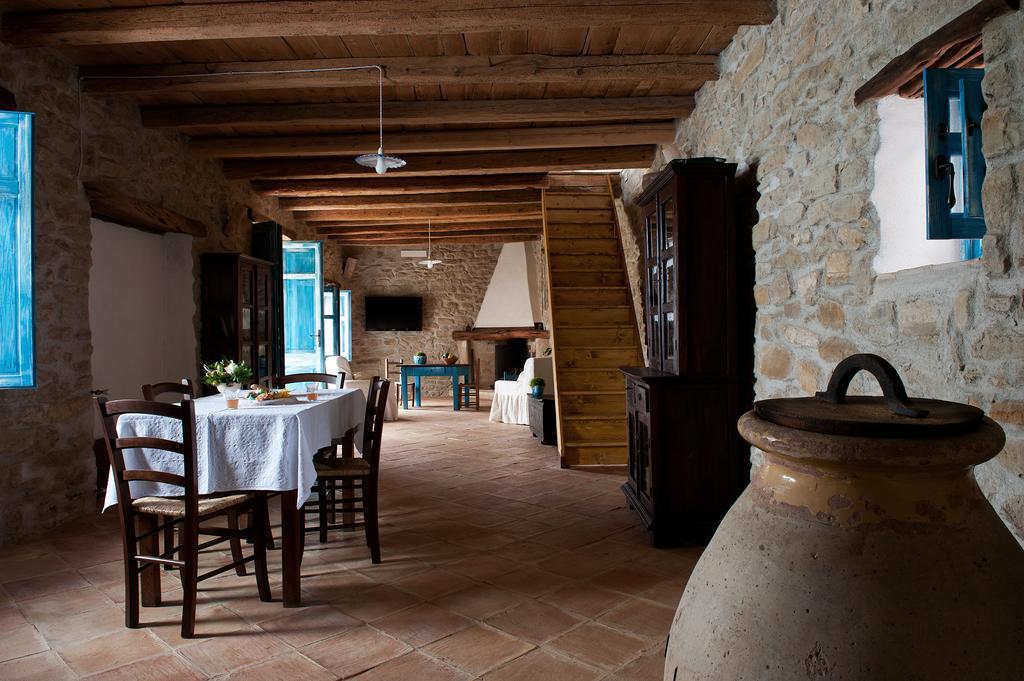 Domu Antiga Bed & Breakfast Gergei Ngoại thất bức ảnh